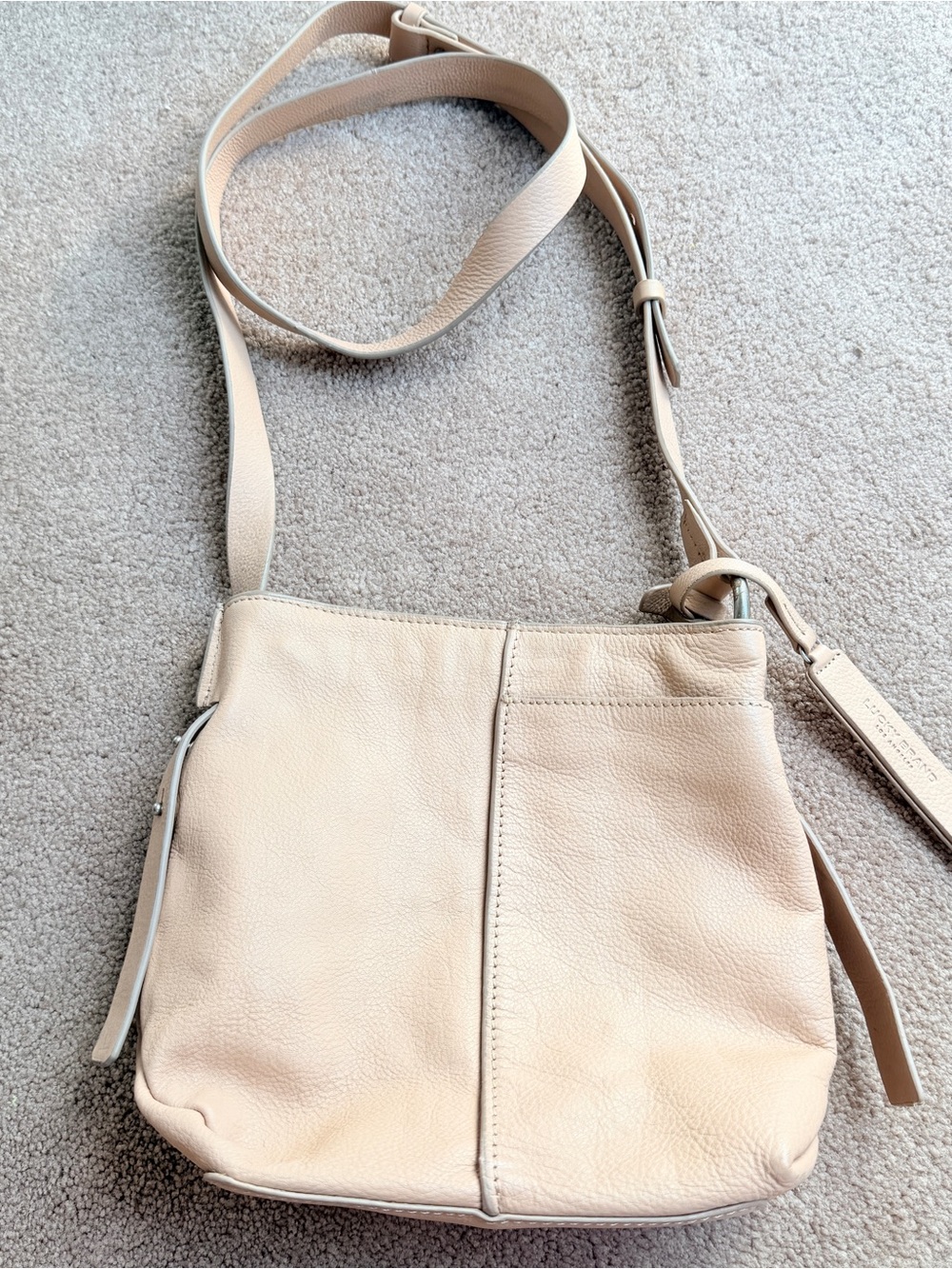 Lucky Brand Tan Leather Crossbody Bag Zipper closure